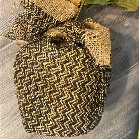 NWOT Farmhouse Burlap Wrap Hydrangea Fall Autumn Faux Floral Arrangement - Picture 3 of 7